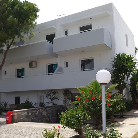 Blue Nest Hotel Tigkaki  Ngoại thất bức ảnh