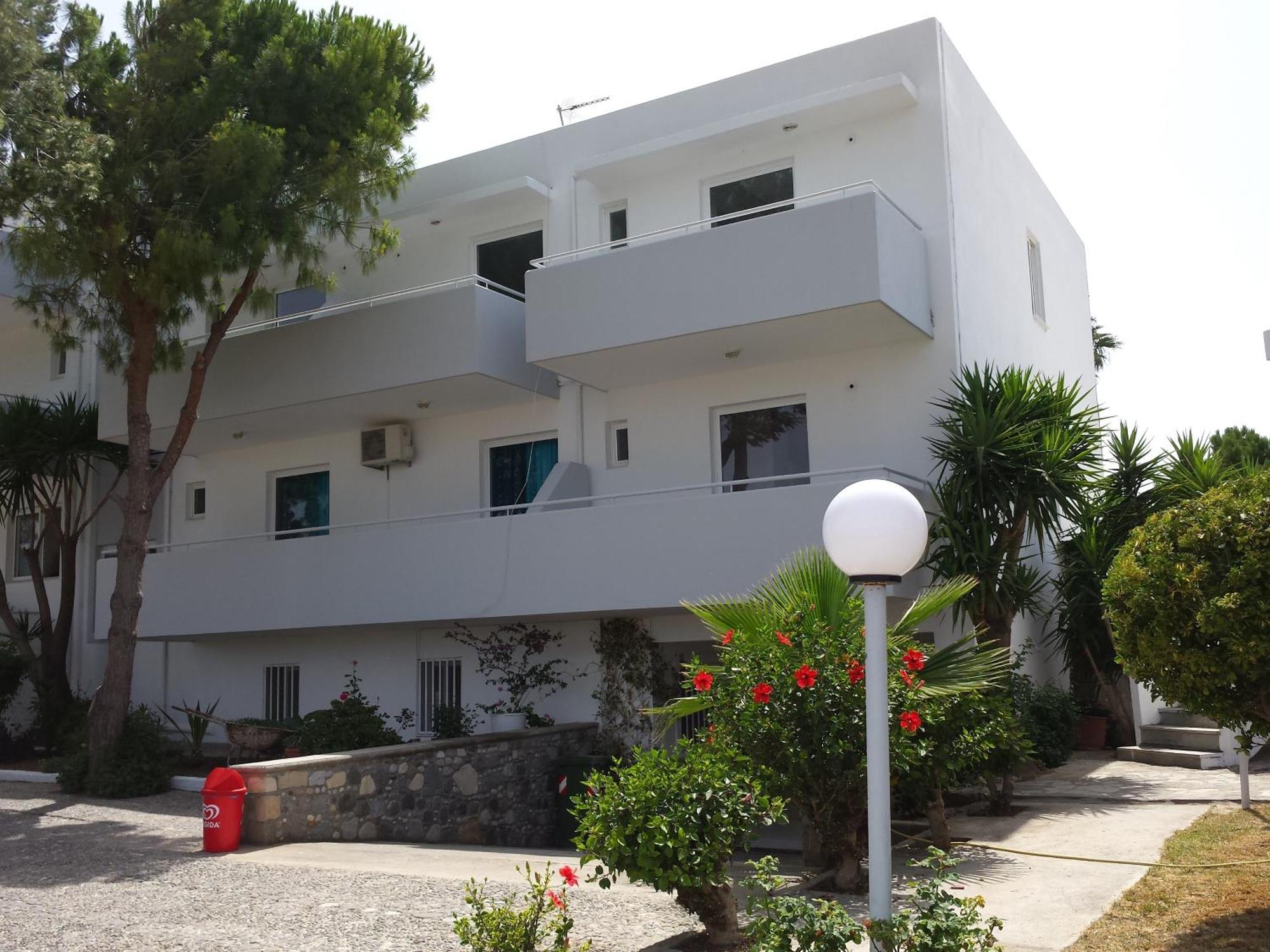 Blue Nest Hotel Tigkaki  Ngoại thất bức ảnh