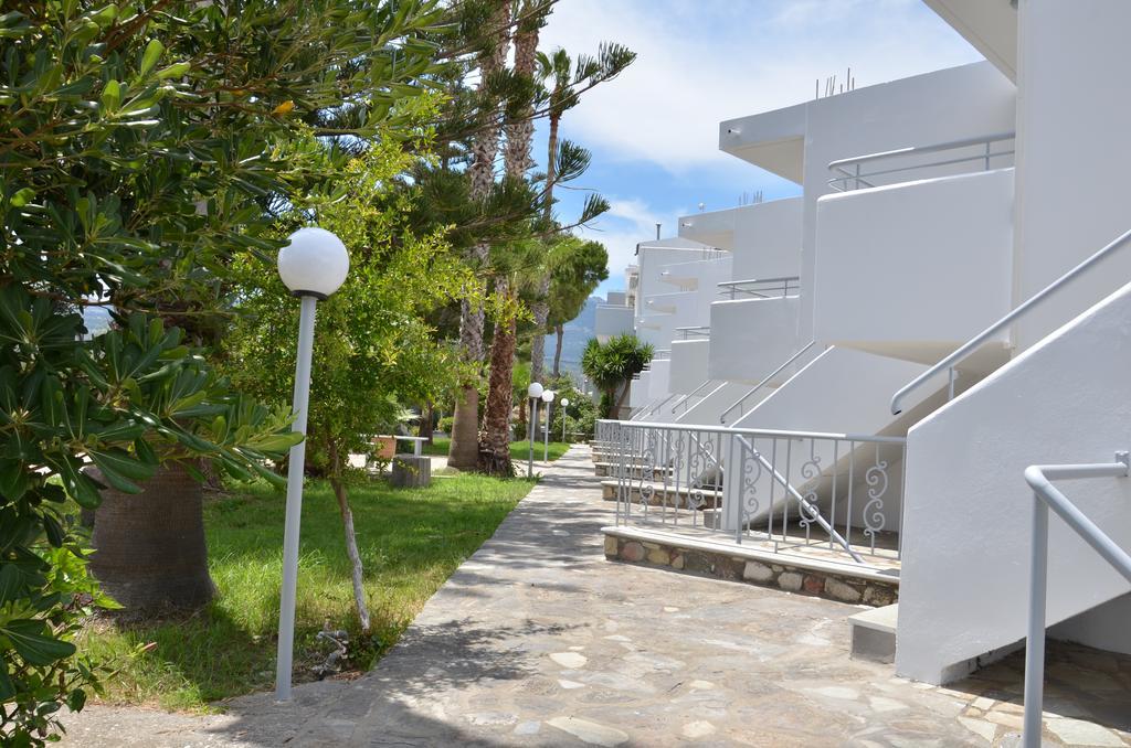 Blue Nest Hotel Tigkaki  Ngoại thất bức ảnh